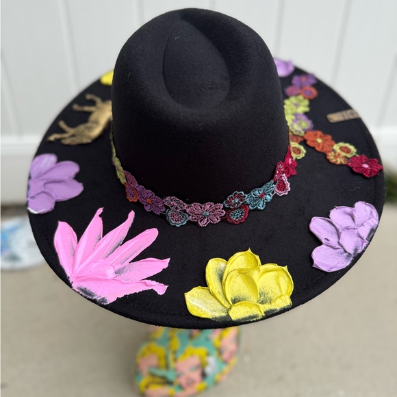 Hand painted hat - Picture 7 of 8